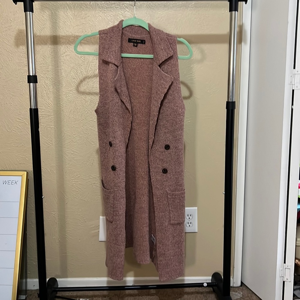 Love tree knit pink vest